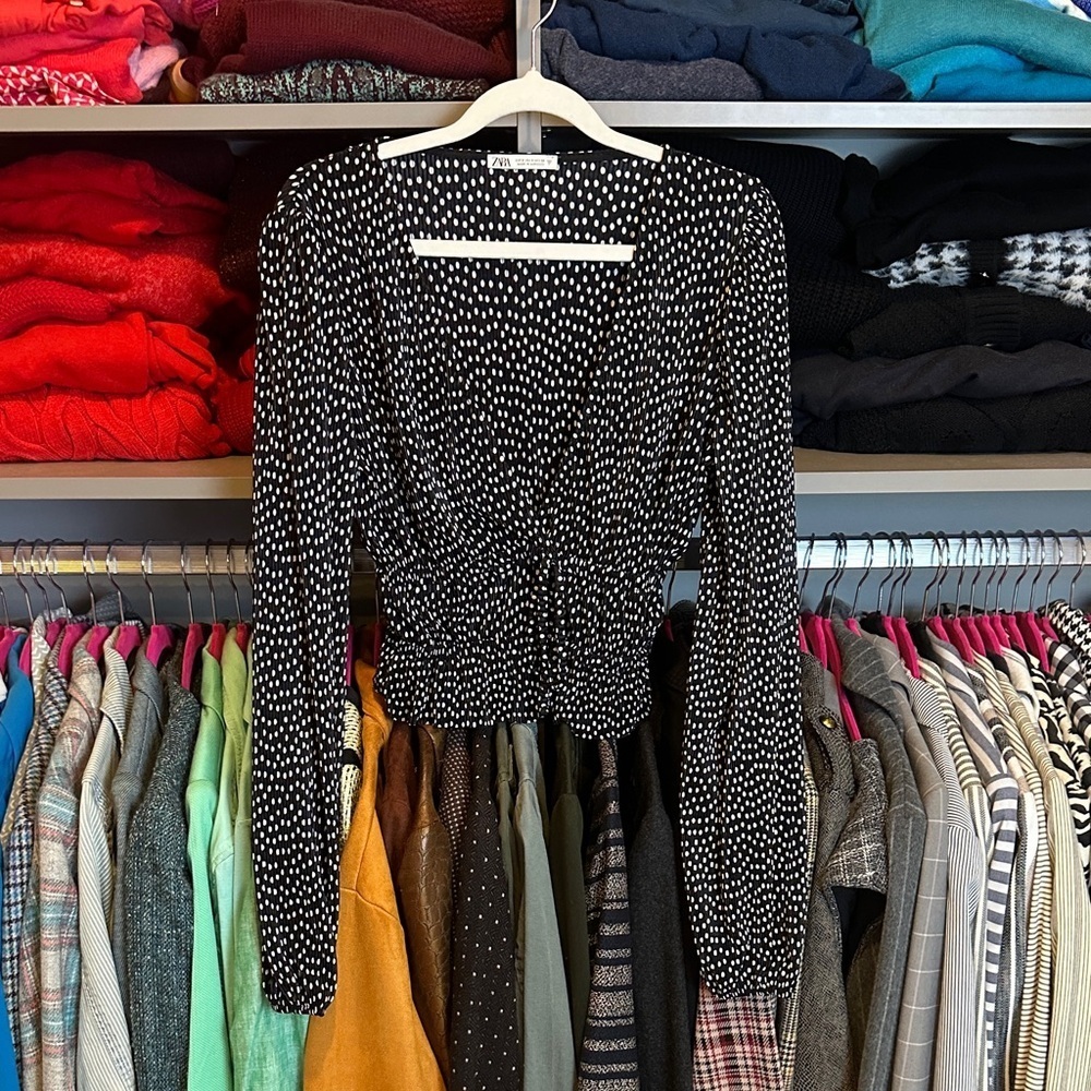 Zara black/white polka dot long sleeve v neck elastic waistband crop top size S